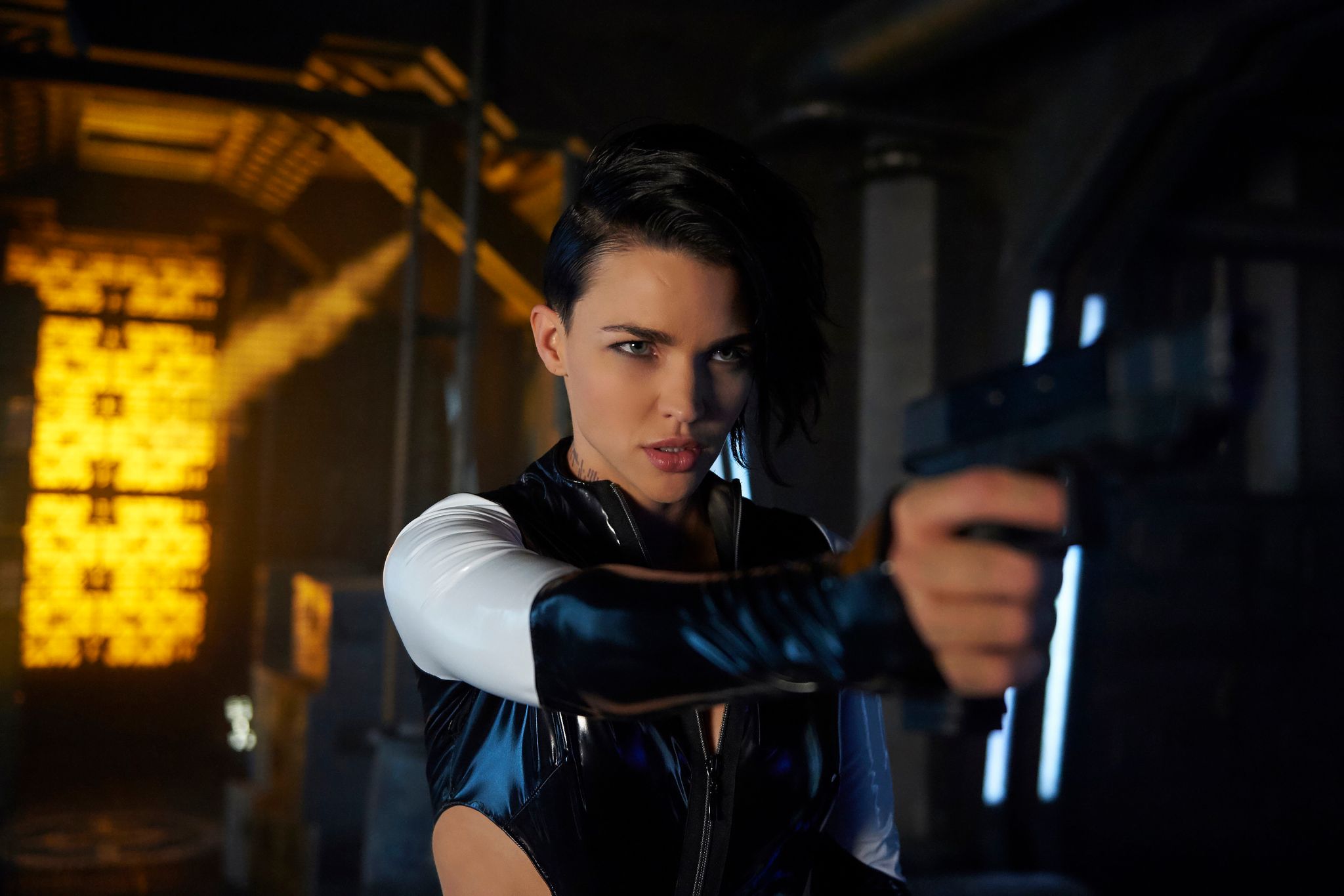 Ruby Rose gets down and dirty in new trailer for Resident Evil: The Final  Chapter